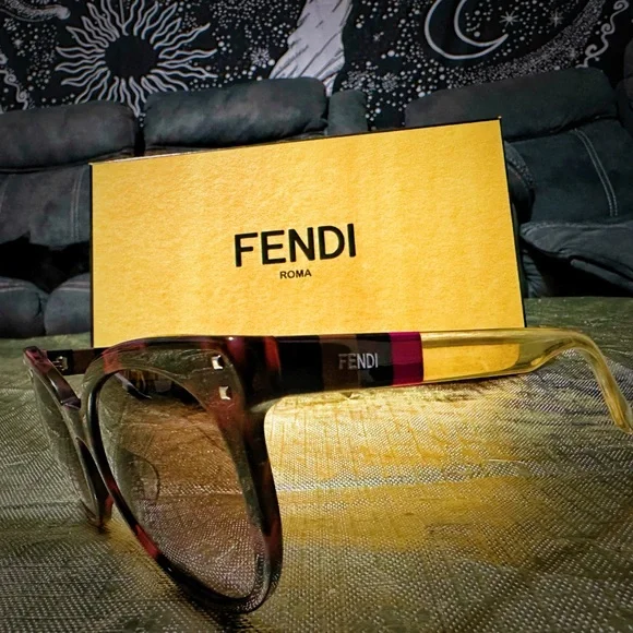 Fendi Sunglasses - Black and purple tortoise style 
❌70%OFF SALE❌ - Picture 5 of 14